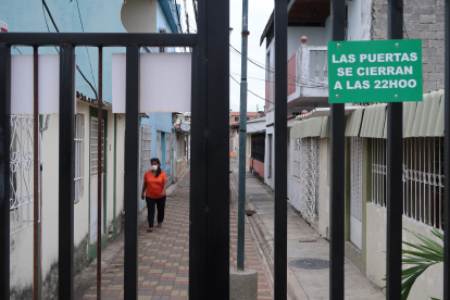 El barrio. Pese a que se han colocado puertas en las peatonales para frenar los delitos, estos no cesan.