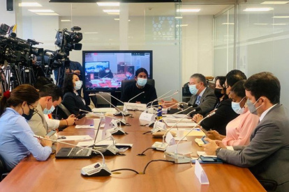 El contralor subrogante Carlos Riofrío tuvo sus primera comparecencia a la Asamblea que, al parecer, no será la última.