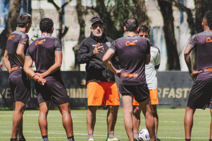 Pablo Marini, nuevo estratega de Liga de Quito, debuta hoy en el banquillo azucena durante el duelo en el que los albos medirán a Gremio por el torneo continental.
