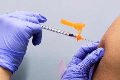 Mientras la covid-19 sigue desbordada en Brasil, país que este lunes supo de una nueva variante en su territorio, en buena parte de América hay buenas noticias.