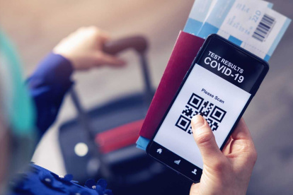 Los certificados y pasaportes covid se ponen de moda en Europa.