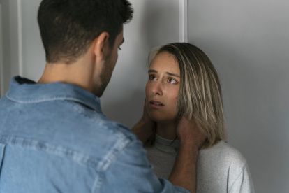 La dependencia emocional puede causarse por baja autoestima.