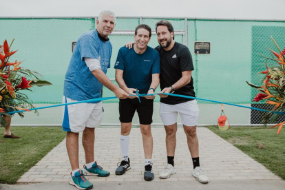 Gómez (i) y Morejón (d), durante el corte de cinta en la inauguración.