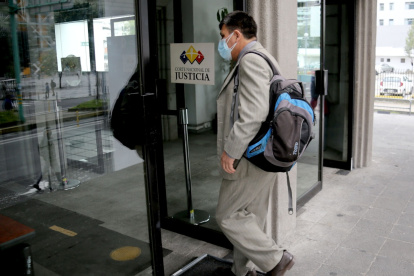 Diligencia. El fiscal Wilson Toainga estuvo el viernes en la vinculación de dos sospechosos al caso Las Torres.