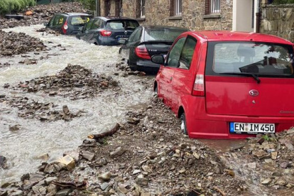 Ríos de piedra y lodo inundan calles urbanas