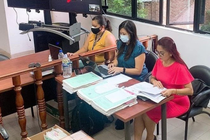 La fiscal Ivonne Proaño (d) investigó el caso tras la detención de Noé Salcedo, en la frontera con Perú.