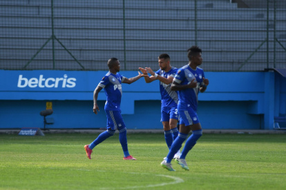 En el primer tiempo, Emelec va ganando 2-0 ante Manta.