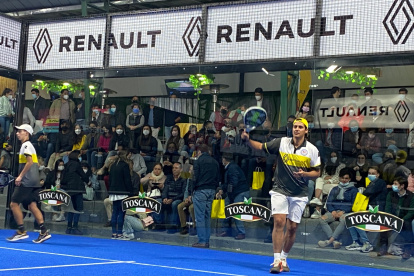 Nicolás Lapentti incursionó en el pádel en un evento en Ambato.