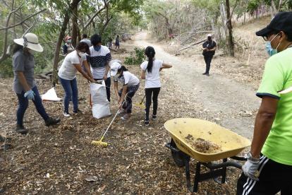 La semana anterior los moradores de Urbanor realizó una minga de limpieza, para dejar el lugar acto para celebrar el solsticio.