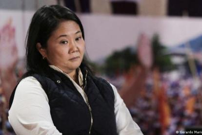 La candidata derechista da un paso al costado.