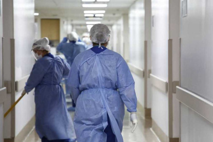 En las zonas del país donde las tasas de vacunación son menores, "el porcentaje" de casos de la variante delta, más contagiosa y detectada por primera vez en la India, "es todavía superior" a ese 83 %.