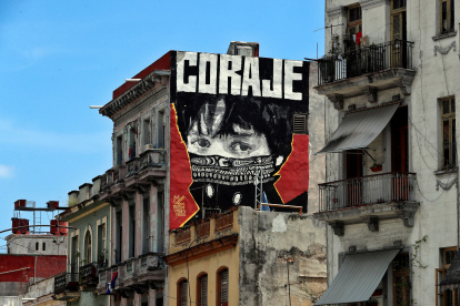 Vista de un graffiti con la palabra "coraje", en una calle de La Habana, Cuba, este martes 20 de julio del 2021.