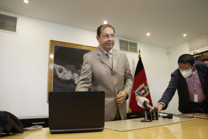 Actividades. El nuevo alcalde capitalino mantuvo ayer sus primeras reuniones con concejales y colaboradores.