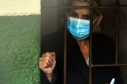 La expresidenta boliviana pasa encerrada en una prisión mientras es procesada por terrorismo y otros cargos