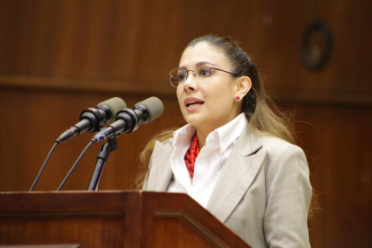 La exfuncionaria de Contraloría reveló que recibió presiones y amenazas en el poco tiempo que ocupó la titularidad.