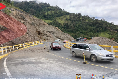 La circulación vehicula se reanudó en forma parcial en la carretera.