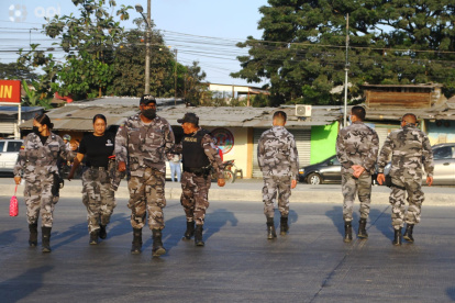 Uniformados custodian los exteriores de la Penitenciaría del Litoral, luego de los graves incidentes ocurridos el 21 de julio.