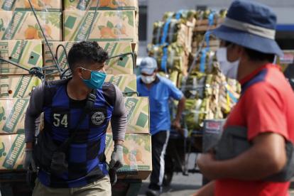 El ingreso promedio de los hombres es el más afectado. En seis meses reciben $ 118 menos.