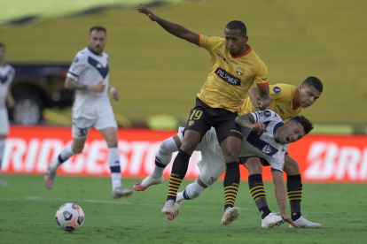 Barcelona remontó la llave ante Vélez Sarsfield y jugará los cuartos de final de la Copa Libertadores