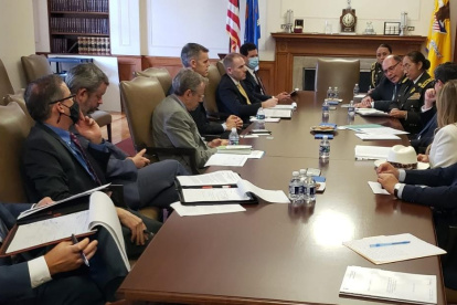 La general Tannya Varela y el procurador Íñigo Salvador, viajaron a Estados Unidos.