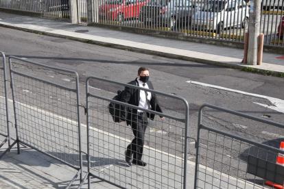 Defensa. Stalin Raza, defensor de Freddy Carrión, llega a la Corte para la audiencia.