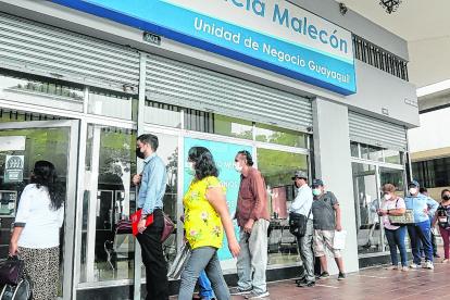 CLIENTES DE CNEL, ACUDEN DIARIAMENTE A REALIZAR RECLAMOS POR SUPUESTOS COBROS EXAGERADOS EN SUS PLANILLAS DE CONSUMO ELÉCTRICO...FD: MIGUEL CANALES...20-05-2021