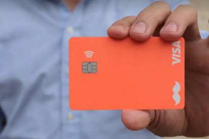 La firma funciona como un banco digital y ofrece productos como tarjetas de crédito.