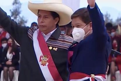 El presidente peruano junto a Ugarte, durante una ceremonia simbólica de posesión.