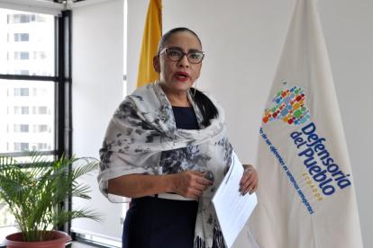 La defensora del Pueblo subrogante dice haber recibido presiones desde el momento mismo que asumió la función, tras la detención de Freddy Carrión.