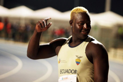 Juan José Caicedo disputa la disciplina de lanzamiento de disco.