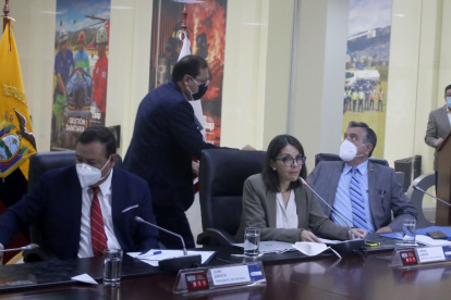 COE. La ministra de Salud, Ximena Garzón, dijo que las restricciones se combinan con medidas sanitarias.