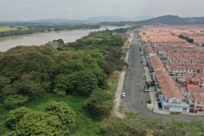 MORADORES DE MUCHO LOTES PIDEN AL MUNICIPIO DE GUAYAQUIL QUE COMIENCEN LOS TRABAJOS DEL MALECON EN EL SECTOR 27 DE JULIO DEL 2021 GUAYAQUIL-ECUADOR