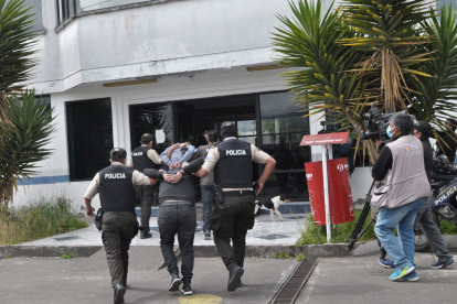 Dos extranjeros fueron capturados por la policía por su posible implicación en el robo a cajeros en ese cantón de Pichincha. Otro sospechoso evadió a los agentes.