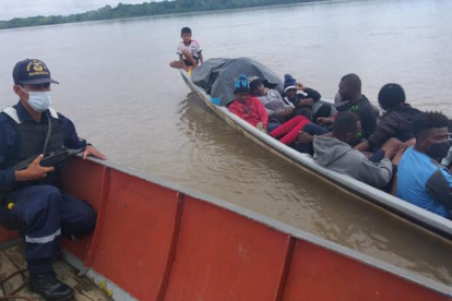 La Armada del Ecuador en los operativos ha encontrado naves con migrantes.