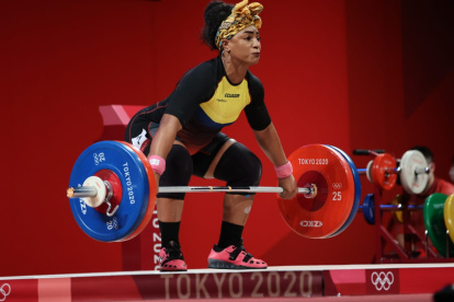 Tamara Salazar se ubica en tercer lugar, en su primer arranque.