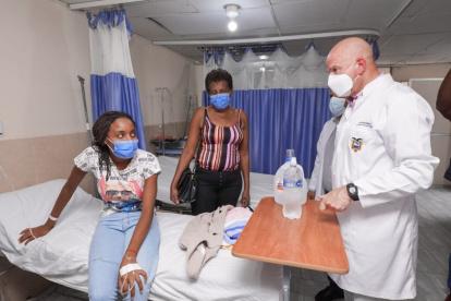 Recorrido. El vicepresidente Alfredo Borrero continúa con sus visitas a los hospitales del país.