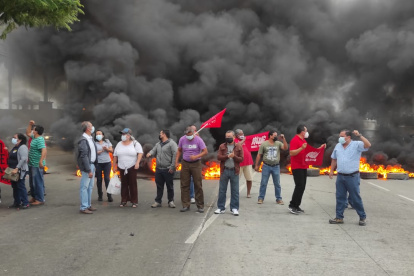 Los maestros llevan 24 días en huelga de hambre para exigir la vigencia de la Ley Orgánica de Educación Intercultural.