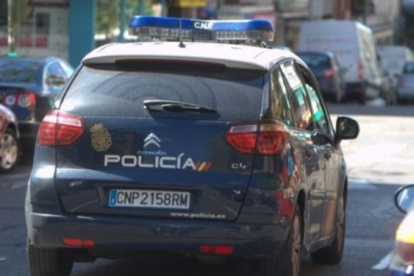 La Policía española ha detenido a seis personas por falsifiación de documentos.