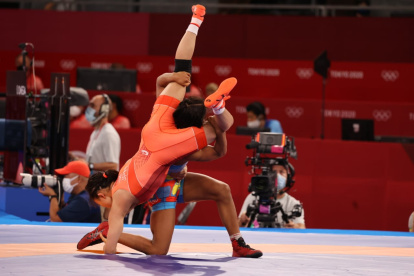 Lucía Yépez se destaca en la disciplina de lucha libre.