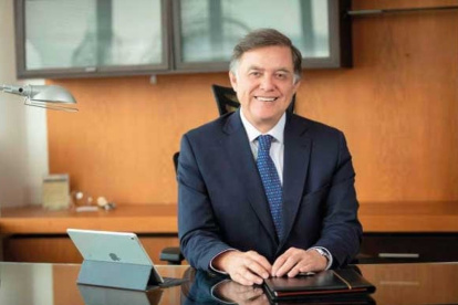 Decreto. Por las labores que realice Roberto Salas no recibirá ninguna remuneración.