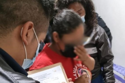 Caso. El 30 de julio, una mujer fue detenida tras detectarse en su celular contenidos sexuales con niños.