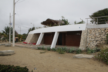 DATA DE POSORJA RECORRIDO POR PLAYA VARADERO CONSTRUCION DE VESTIDORES Y OBRAS QUE RECLAMAN LOS HABITANTES DEL SECTOR PERIODISTA : JUAN DANIEL PONCE FECHA : 04/08/2021 Agencia (ag-extra)