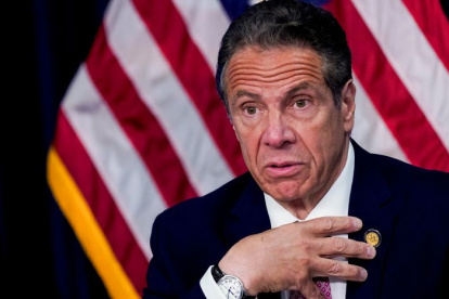 El Gobernador del estado de Nueva York dejó el cargo, arrinconado por graves denuncias en su contra.