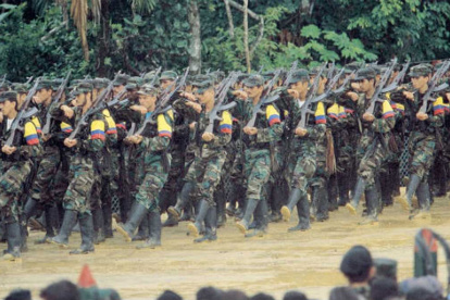 Las Fuerzas Armadas Revolucionarias de Colombia,  antes de entregar las armas.