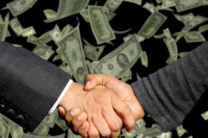 El monto anual negociado en Ecuador representa el 7,18 % del PIB en 10 años.