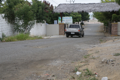 DATA DE POSORJA RECORRIDO POR PLAYA VARADERO CONSTRUCION DE VESTIDORES Y OBRAS QUE RECLAMAN LOS HABITANTES DEL SECTOR PERIODISTA : JUAN DANIEL PONCE FECHA : 04/08/2021 Agencia (ag-extra)