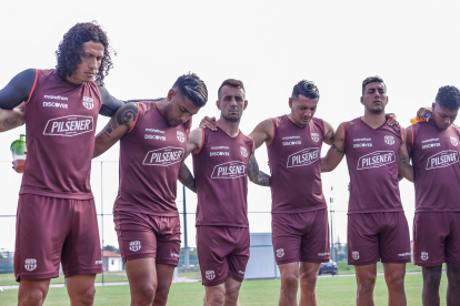 El equipo de Fabián Bustos entrenó ya en Brasil para afrontar el duelo de ida por cuartos de final.