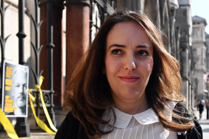 Moris atendió a la prensa ante el Tribunal Superior de Londres.