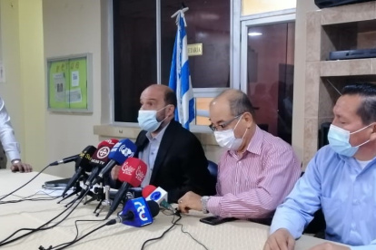 Christian Sarmiente, presidente de Fetug y George Mera, presidente de los taxistas del Guayas.