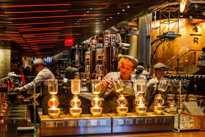Un local de Starbucks Reserve de Estados Unidos, en el que se venden productos exóticos.